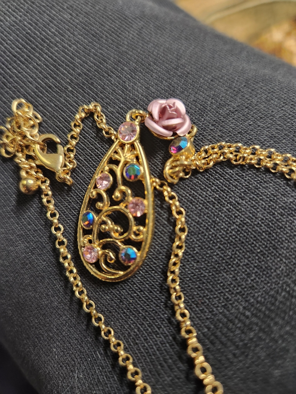 Avon Gold-Tone Filigree Teardrop Necklace with Pink Rose and Pink Crystals - Picture 3 of 3